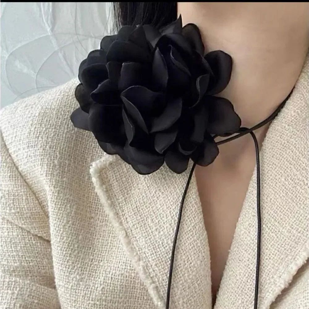 Black flower chocker necklace N10
